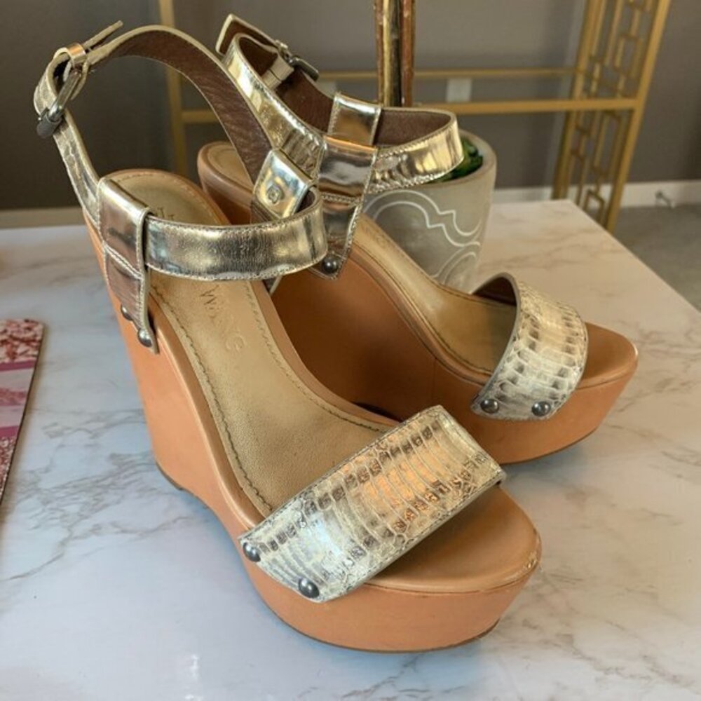 Vera Wang Wedges